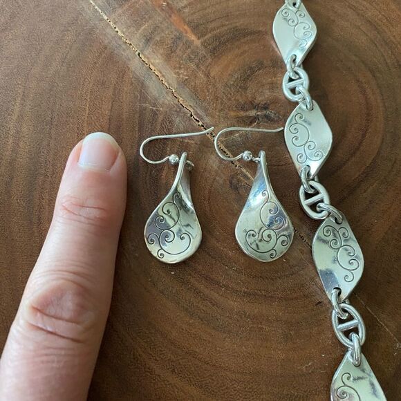 Brighton silver twirl twirl etched bracelet and earrings set - Picture 2 of 6